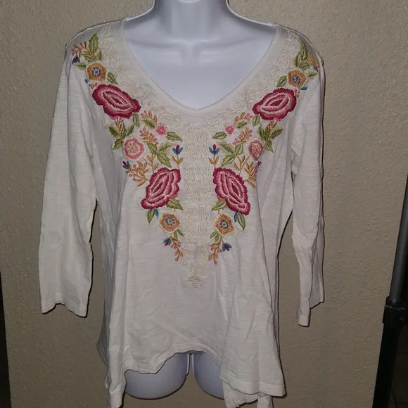 Karen SEO embroidered blouse - Picture 1 of 5